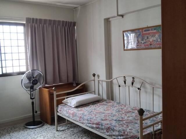 Common Room Blk 431 Ang Mo Kio Ave 10 @ $900 AC/WIFI