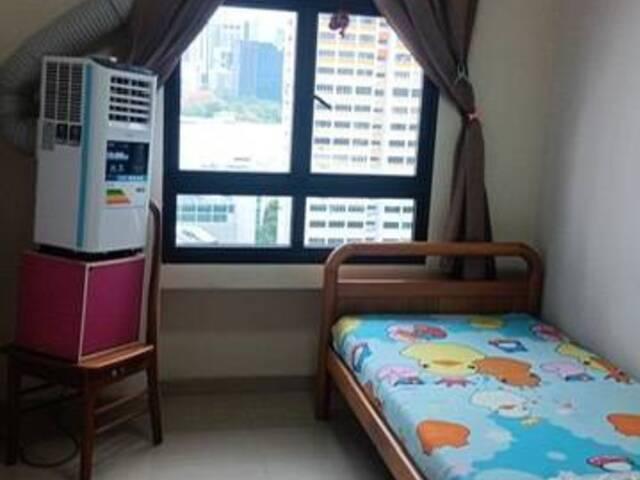 Common Room Blk 79A Toa Payoh Central @$900 AC/WIFI
