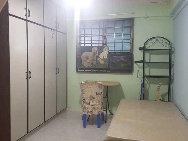Common room for one female Chinese only with personal use of bathroom