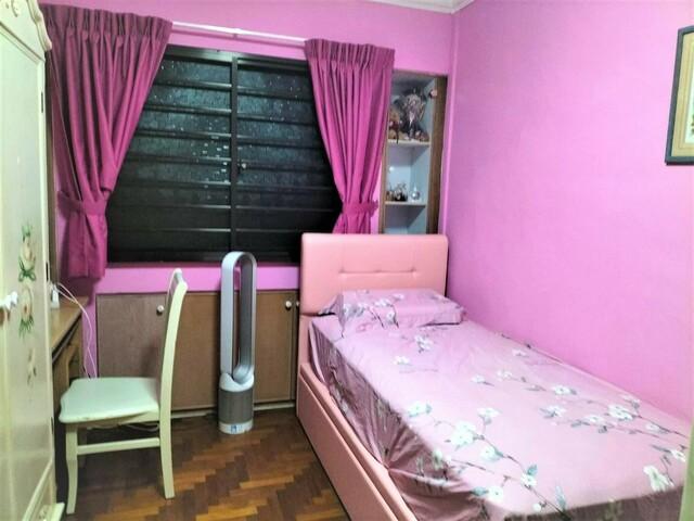 Common Room For Single Lady staying with Single Landlady