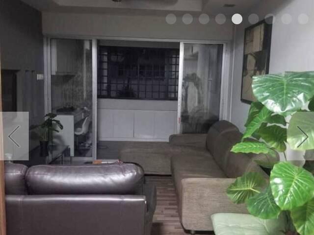 Common room, light cooking, near MRT, near Lot 1 Shopping Mall, new Aircon, new Mattress and more.
