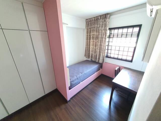 Common room, light cooking, near MRT, near Lot 1 Shopping Mall, new Aircon, new Mattress and more.