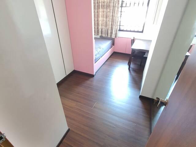 Common room, light cooking, near MRT, near Lot 1 Shopping Mall, new Aircon, new Mattress and more.