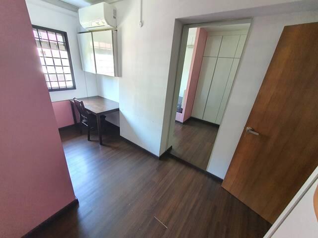 Common room, light cooking, near MRT, near Lot 1 Shopping Mall, new Aircon, new Mattress and more.