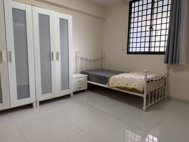 Common room near Queenstown & Farrer Road MRT