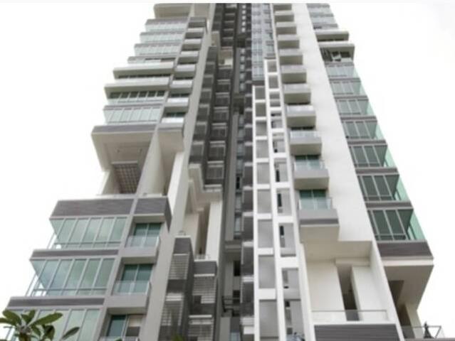 Common room, no owner, beside many Shopping Mall, Near Somerset Mrt