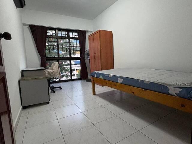 Common Rooms with air conditional @ Woodlands Blk 517 Female Tenant only