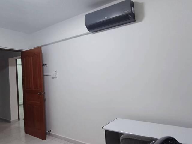 Common Rooms with air conditional @ Woodlands Blk 517 No Agent Fees Female Tenant only