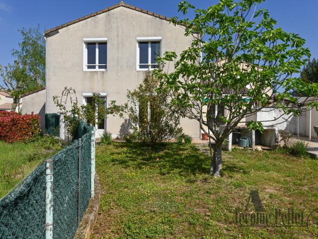 Communay Les Chanturières: Maison familiale 4 chambres avec jardin