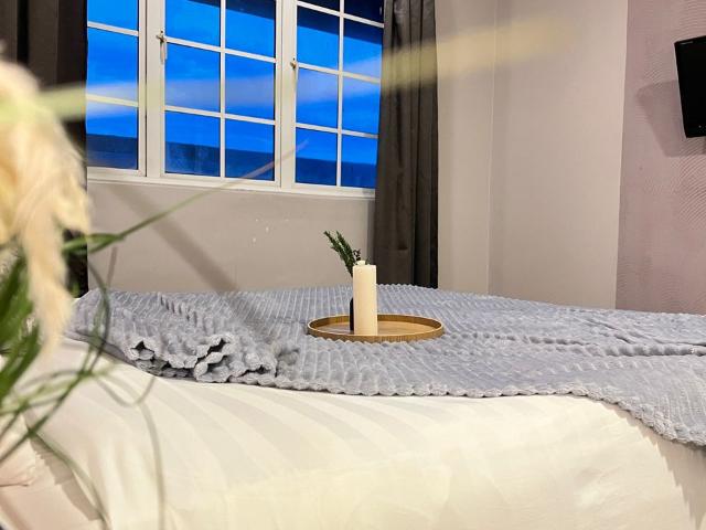 Commute Using Bus❓ Rent Room With Us Walking Distance To Bus Stop Free Shulltle PJ05