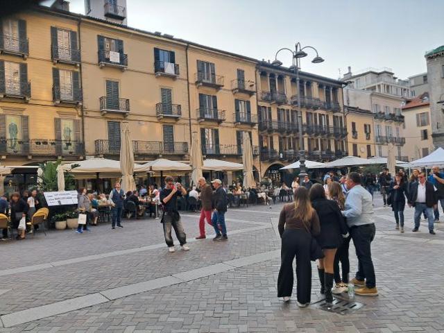 COMO.PIAZZA DUOMO