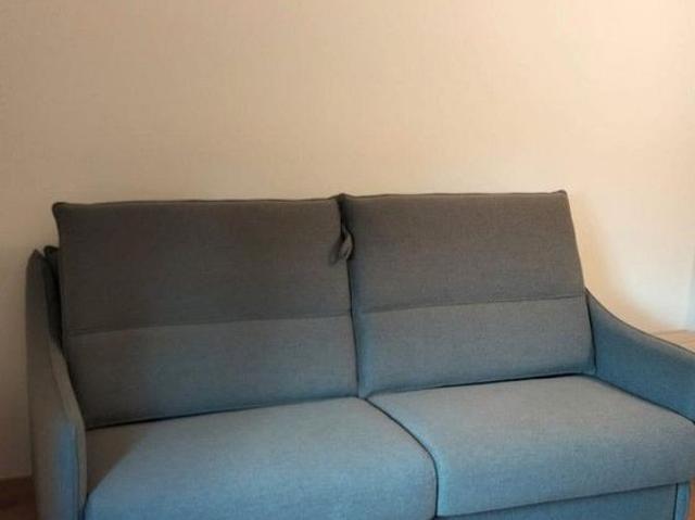 Como sole.moderno monolocale arredato con box