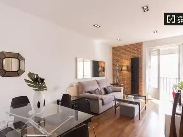 Cómodo apartamento de 3 habitaciones en alquiler en Lavapies.