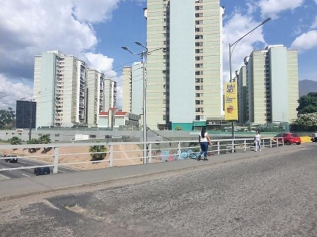 Cómodo y Amplio Apartamento en El Paraiso