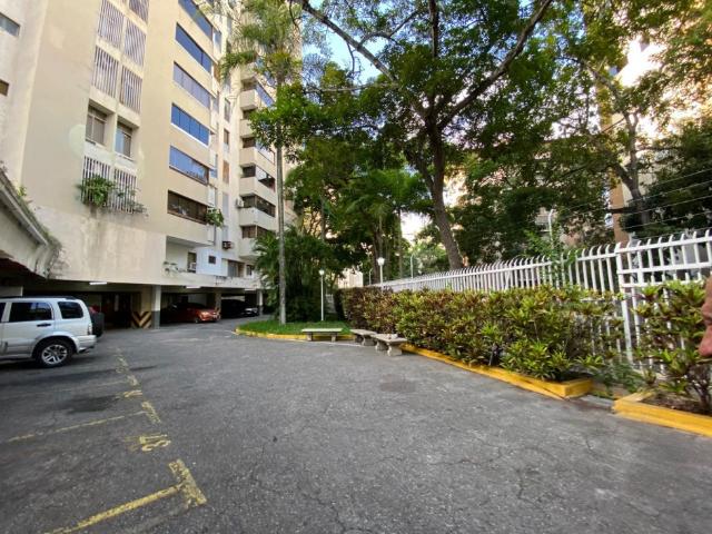 Comodo y bonito apartamento en La Urbina 4H / 2B / 3 P