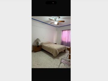 Cómoda habitación amueblada
