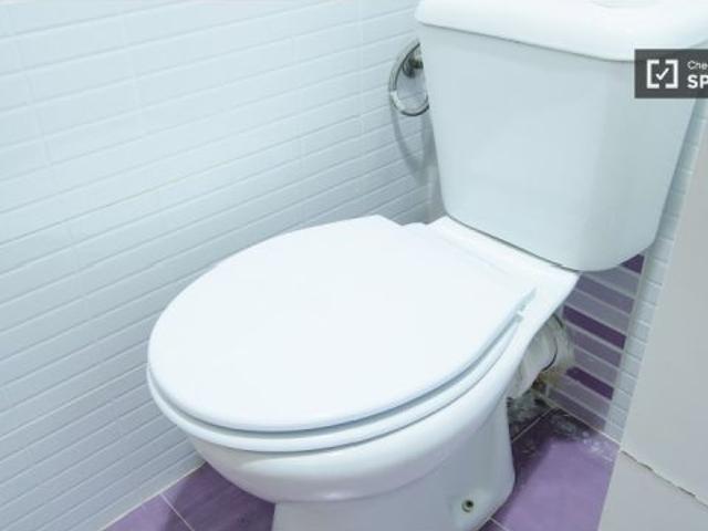 Cómoda habitación con cómoda en piso compartido, Ciutat Vella