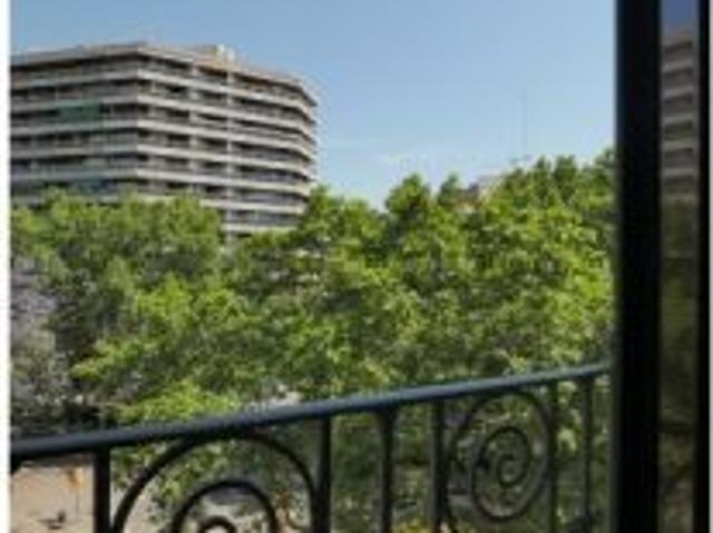 Cómoda habitación con cama doble en alquiler en el Eixample