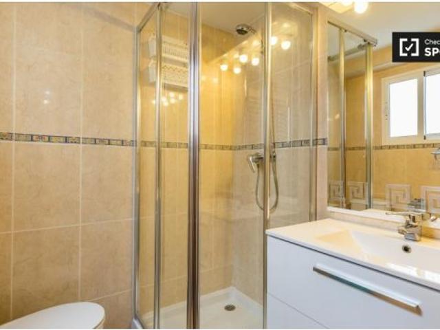 Cómoda habitación en alquiler en apartamento de 5 dormitorios, Rascanya