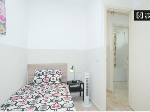 Cómoda habitación en alquiler en apartamento de 3 dormitorios en El Born