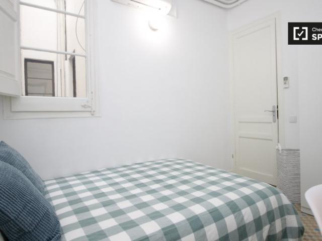 Cómoda habitación en apartamento de 9 habitaciones en Barcelona