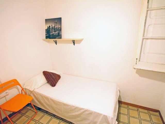 Cómoda habitación en piso compartido en el Eixample, Barcelona