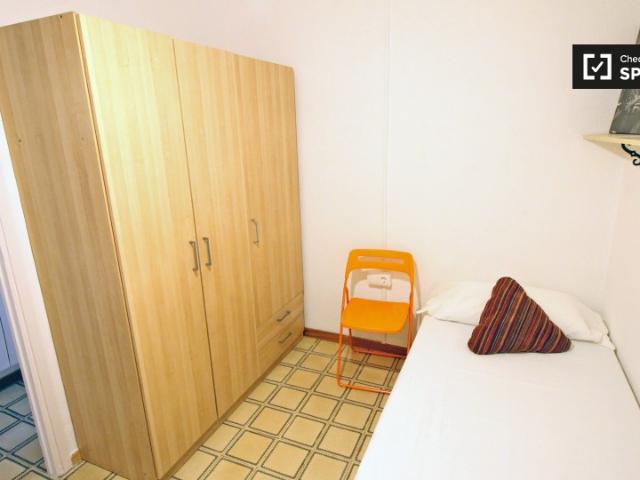 Cómoda habitación en piso compartido en el Eixample, Barcelona