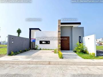 Comodidad y resort: Casa con Gym, Alberca y acabados de lujo. Cerca de Walmart