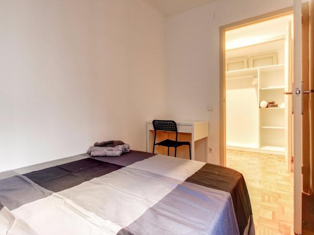 Compact double bedroom in hip Esquerra de l'Eixample