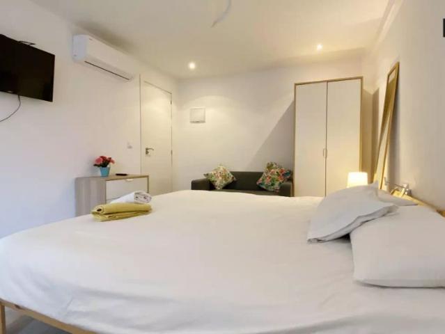 Compact studio apartment for rent in El Pla del Real