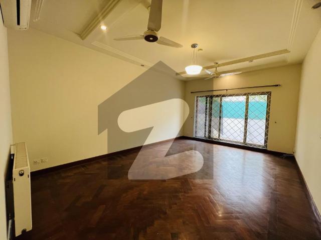 Compact 4beds Maintained Luxury House Available For Rent in F 8