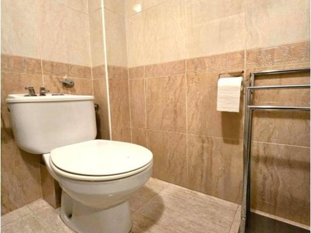 Compacto Apartamento en La Pineda ¡A solo 100 metros de la Playa!
