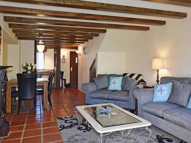 Compass Cottage Monaco with pool and gym access