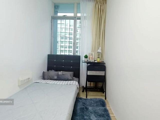 Compass Heights D19, Apartment