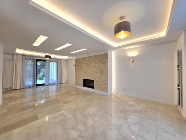 Compound villa