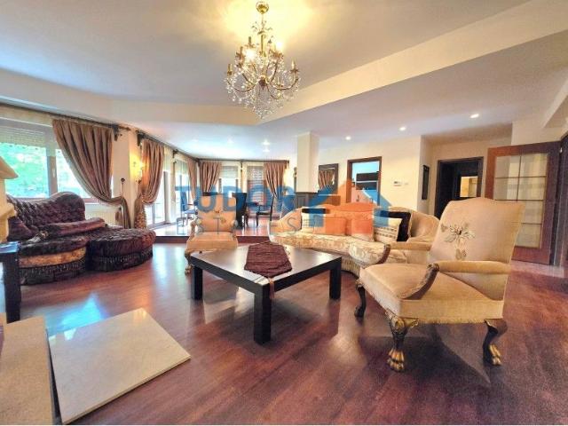 Compound villa