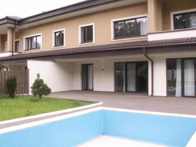 Compound villa