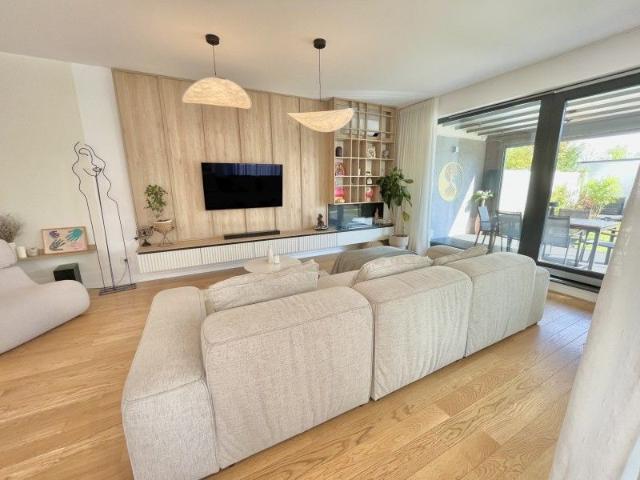 Compound villa