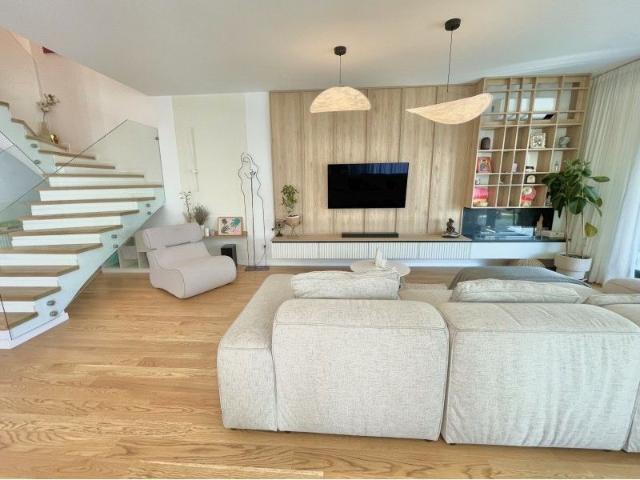 Compound villa