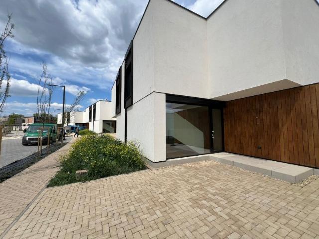 Compound villa