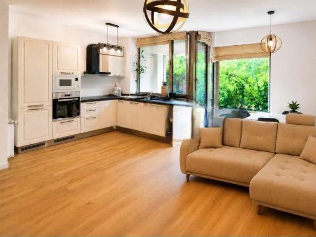 Compound apartment