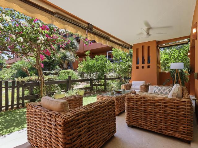 Completamente reformado y situado a tan solo 150 metros de l. 93m² Estepona