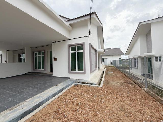 Complete Unit Full Loan Freehold Extra Land 1 Storey Semi D Ayer Molek
