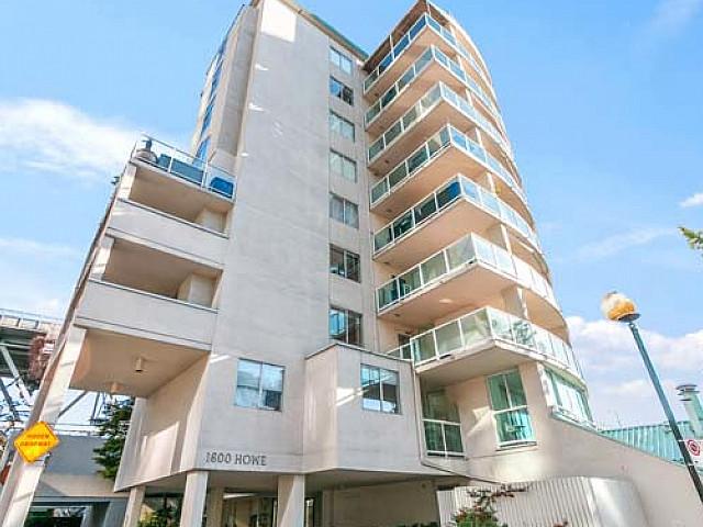 Completely Renovated 1 Bed, 2 Bath!