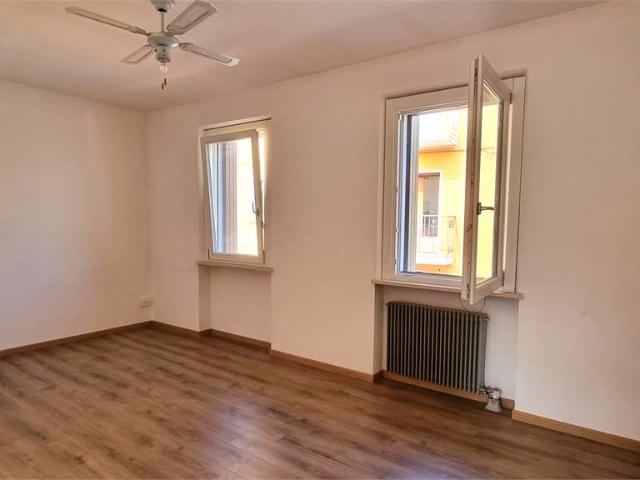 COMPLETELY RENOVATED LARGE TOWNHOUSE IN GIAIS