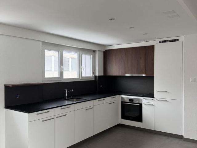 COMPLETELY RENOVATED Rue du Président Wilson 32 apartment 2nd West