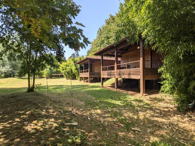 Complexe de loisirs avec 9 chalets 27 pièce s 315 m2
