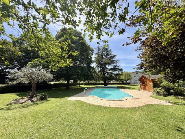 Complexe immobilier avec terrain clos et piscine 252m² Labarthe Rivière