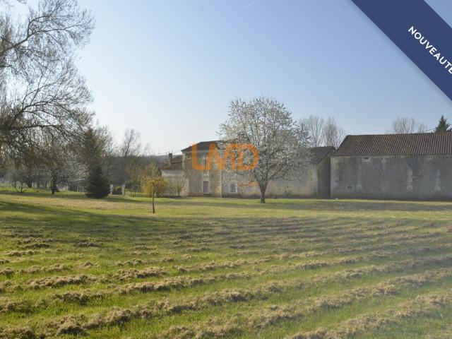 Complexe immobilier à rénover, avec habitation de 150 m², au cal