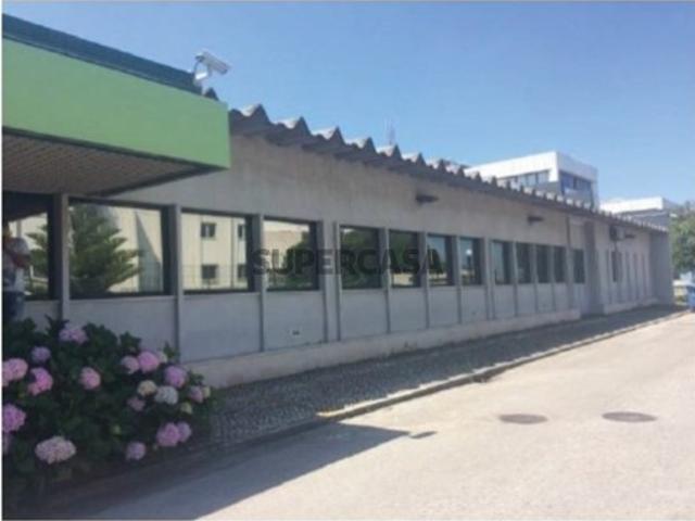 Complexo Empresarial e Tecnológico em Carnaxide | 14.000 m² | 2 Edifícios Interligados | Infraestrutura Técnica | 72 Estacionamentos